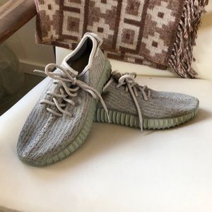 Yeezy boost adidas Moon Rock shoe